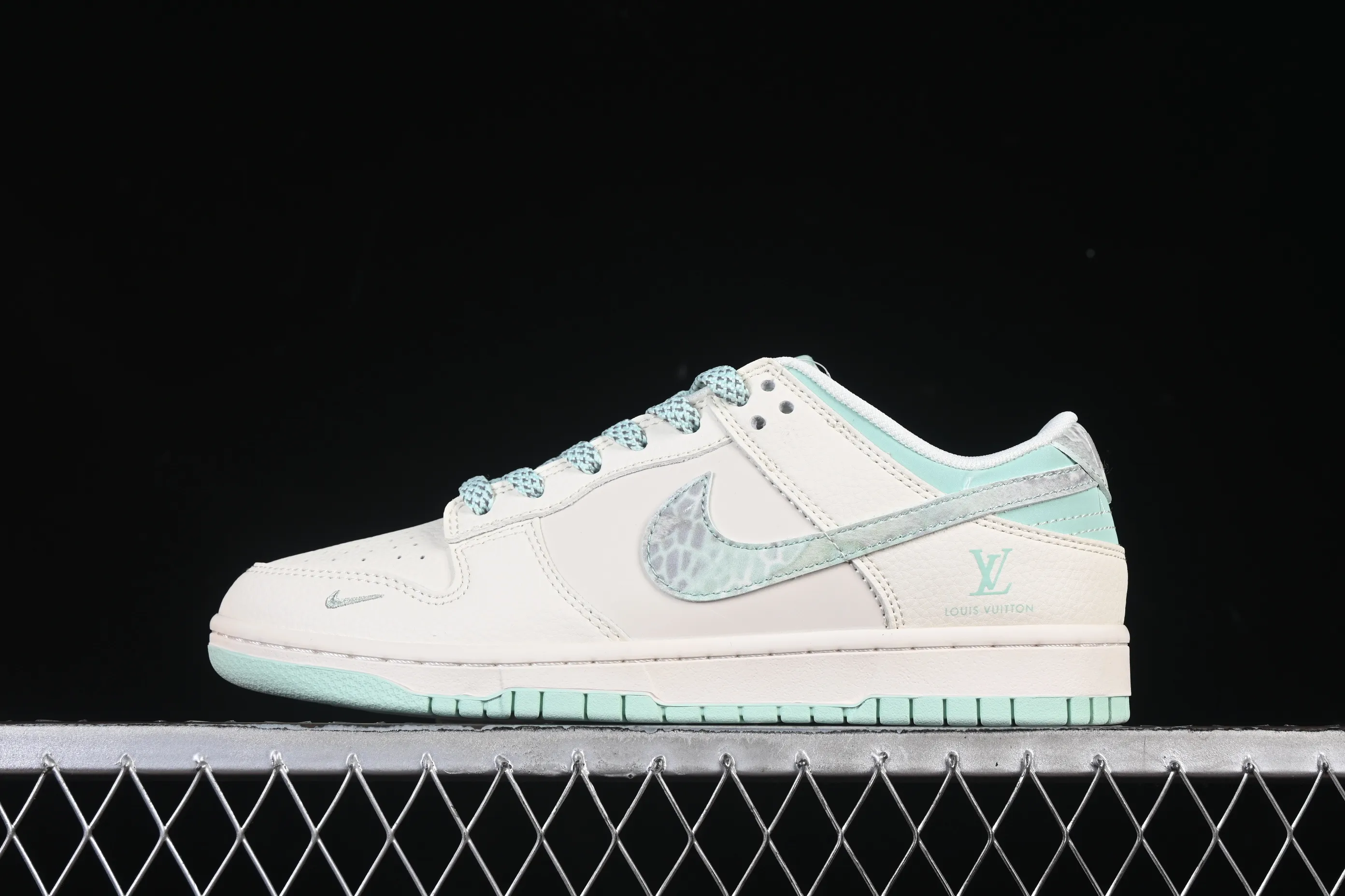 All categories Nk SB Dunk Series Nk SB Dunk Low High-end customized low-top sneakers Nike SB Dunk Low LV joint mint green Anniversary high-end customized low-top casual sneakers XS6089-628